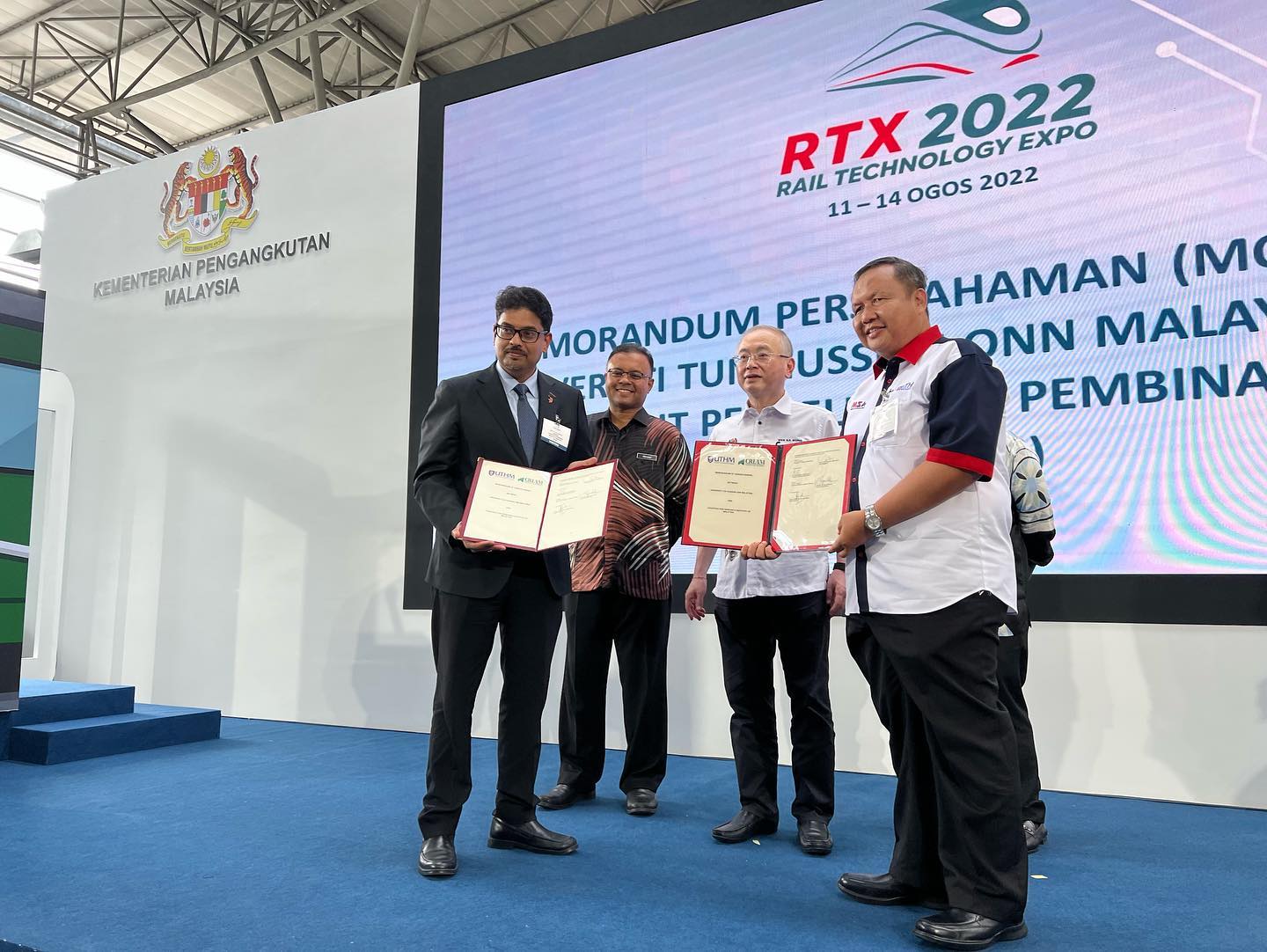 Memorandum of Understanding (MoU) Exchange Ceremony between Universiti Tun Hussein Onn Malaysia (UTHM) & Construction Research Institute of Malaysia (CREAM)